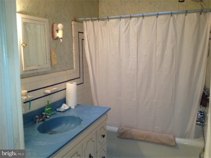5743 Nassau Road Philadelphia, PA 19131 - Photo 7 of 8 Gallery Image 7
