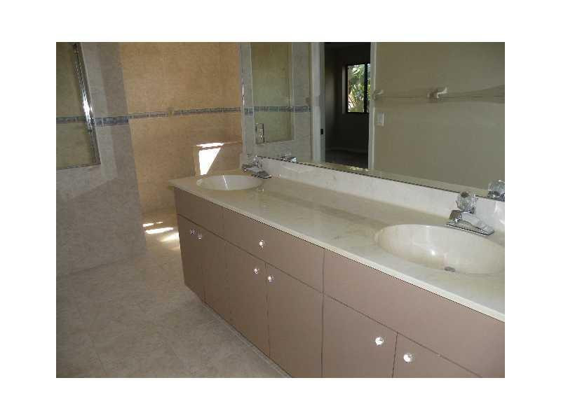 6510 Via Rosa Boca Raton, FL 33433 - Photo 24 of 35 Bathroom