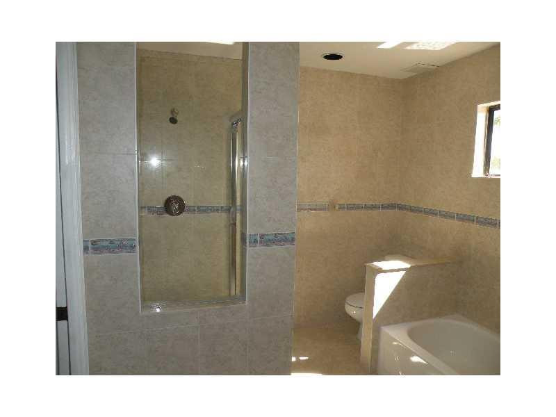 6510 Via Rosa Boca Raton, FL 33433 - Photo 28 of 35 Bathroom