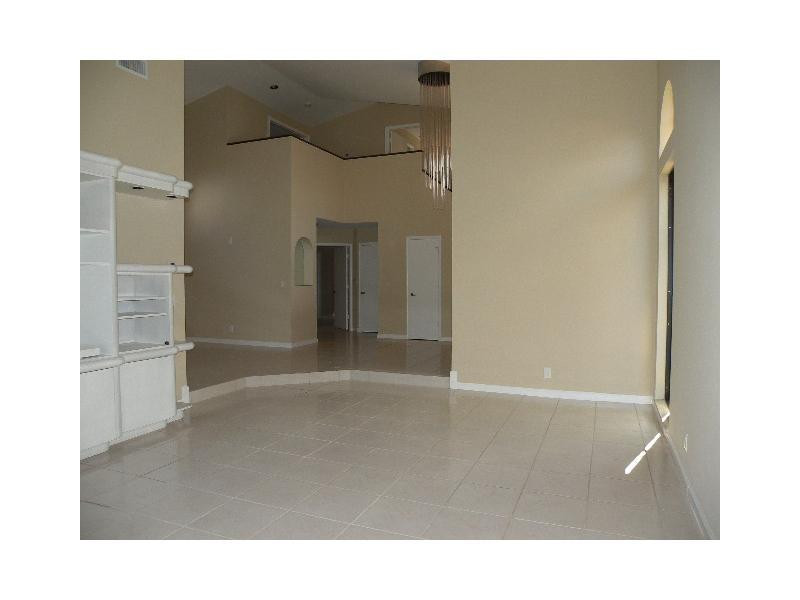 6510 Via Rosa Boca Raton, FL 33433 - Photo 7 of 35 Living Room