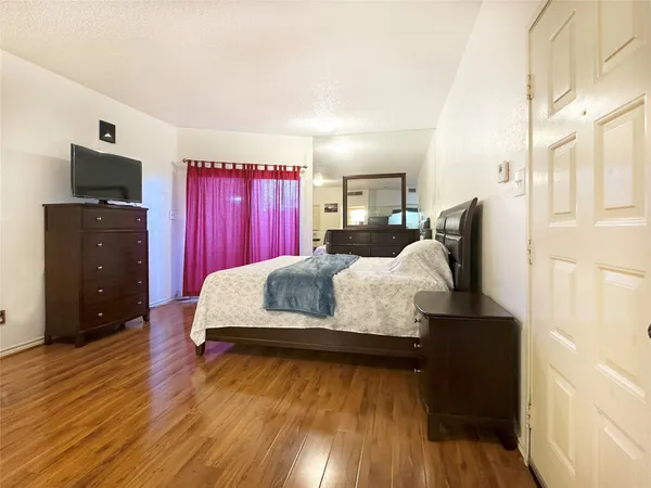 $850 | 10855 Meadowglen Lane, Unit 912, Houston, TX 77042