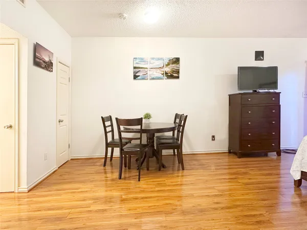 $850 | 10855 Meadowglen Lane, Unit 912, Houston, TX 77042