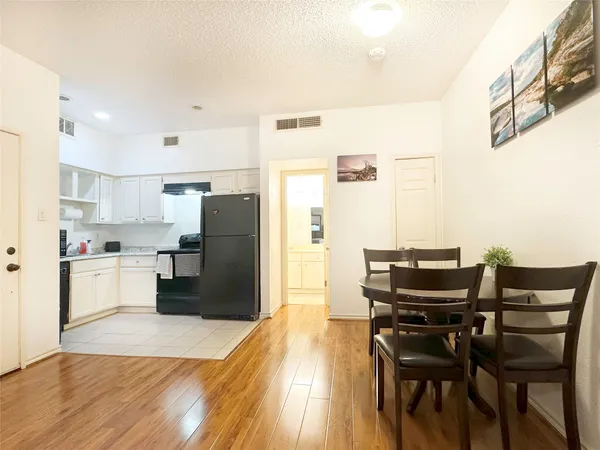 $850 | 10855 Meadowglen Lane, Unit 912, Houston, TX 77042