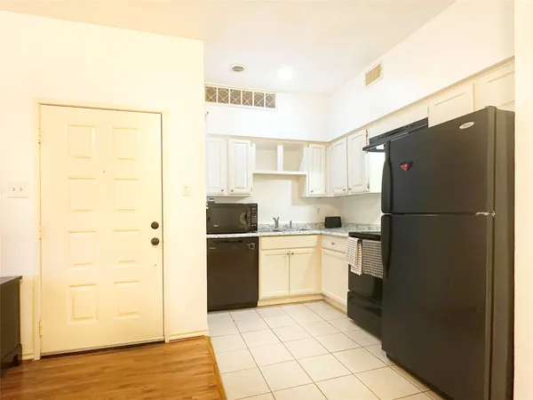 $850 | 10855 Meadowglen Lane, Unit 912, Houston, TX 77042