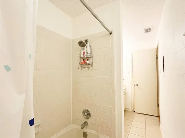 $850 | 10855 Meadowglen Lane, Unit 912, Houston, TX 77042