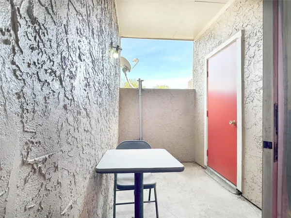 $850 | 10855 Meadowglen Lane, Unit 912, Houston, TX 77042