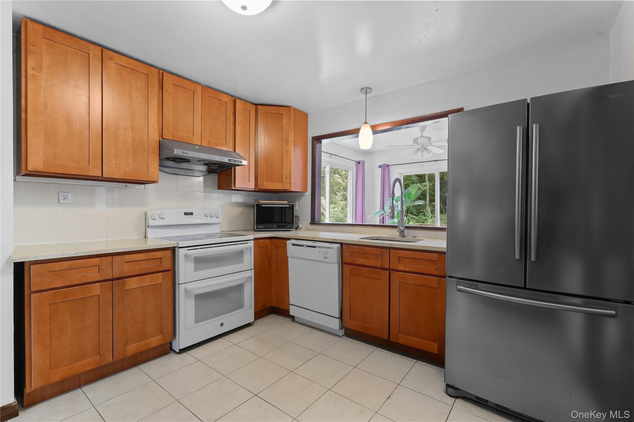 11 Creemer Road Armonk, NY 10504 - Photo 8 of 29 Kitchen open to Dining Room