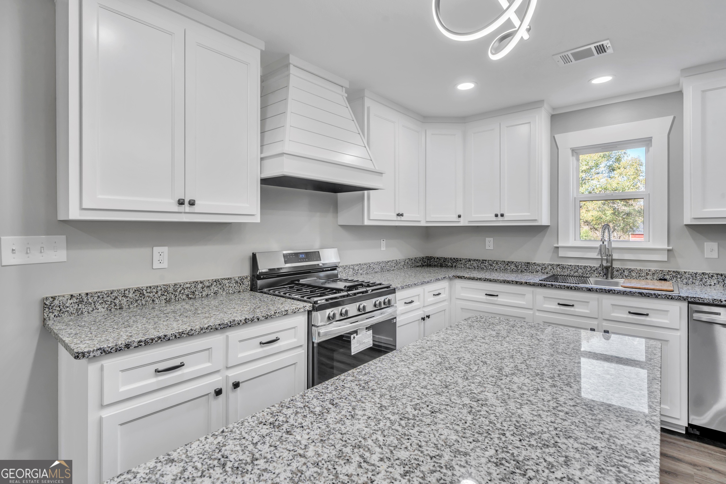 725 Arrowhead Road Dublin, GA 31021 - Photo 11 of 32