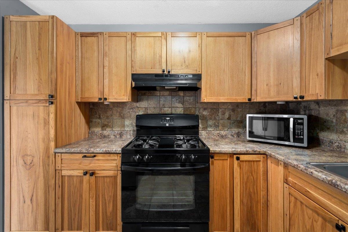 130 Mammoth Road, Unit 413 Hooksett, NH 03106 - Photo 14 of 31