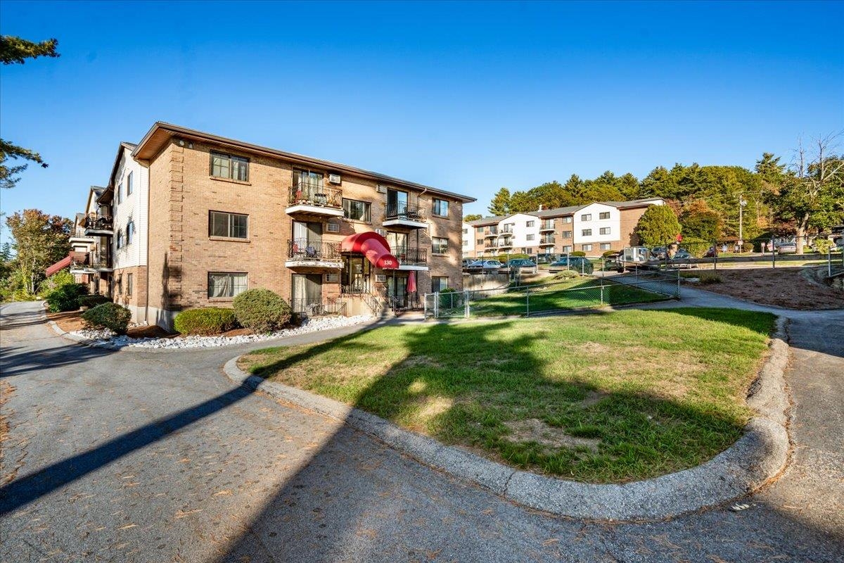 130 Mammoth Road, Unit 413 Hooksett, NH 03106 - Photo 28 of 31