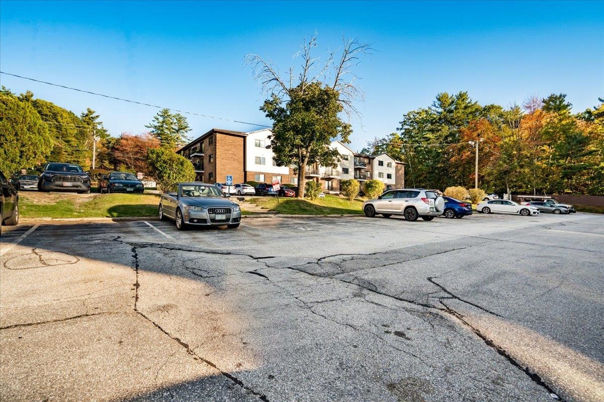 130 Mammoth Road, Unit 413 Hooksett, NH 03106 - Photo 29 of 31