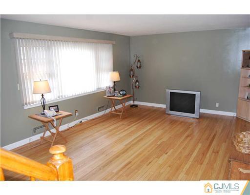 5 Hudson Road East Brunswick, NJ 08816 - Photo 3 of 15 Gallery Image 3