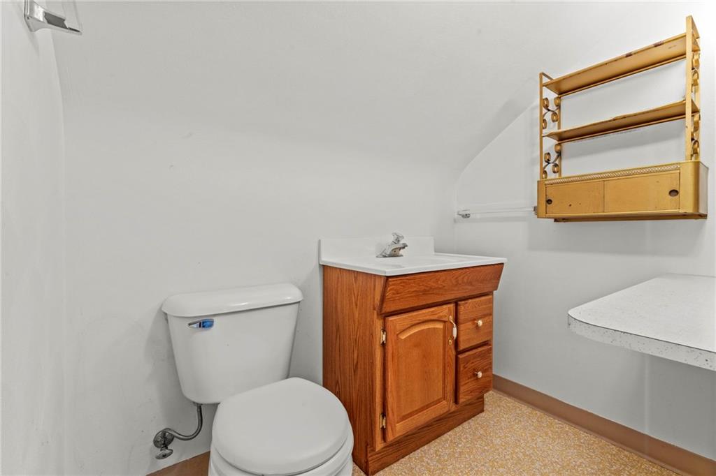 1484 Nine Eighty Road Canonsburg, PA 15317 - Photo 21 of 33 Bathroom Upper Level 1484 Nine Eighty Road