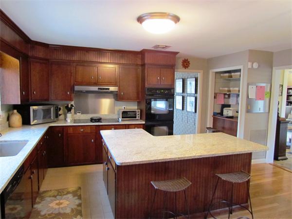 90 Aylesbury Road Worcester, MA 01609 - Photo 8 of 30 Gallery Image 8