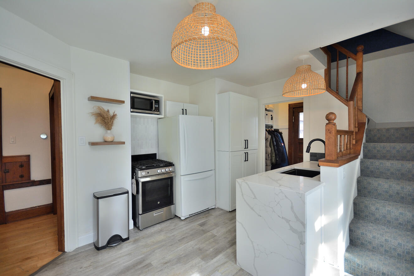 3316 North Cramer Street, Unit 3318 Milwaukee, WI 53211 - Photo 13 of 42 Upper Kitchen