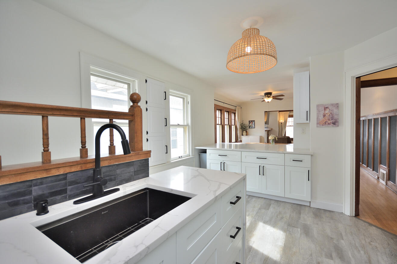 3316 North Cramer Street, Unit 3318 Milwaukee, WI 53211 - Photo 14 of 42 Upper Kitchen