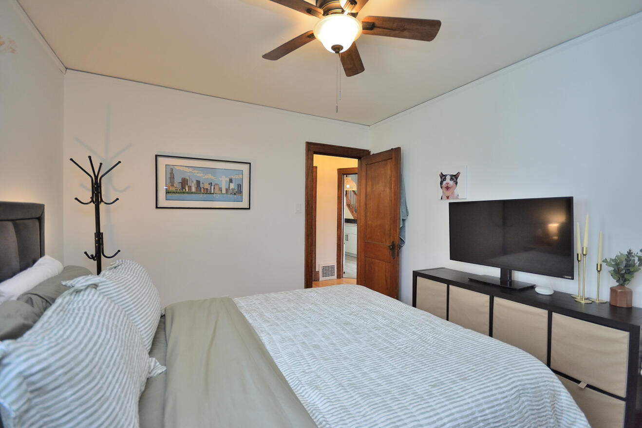 3316 North Cramer Street, Unit 3318 Milwaukee, WI 53211 - Photo 20 of 42 Upper Bedroom 2