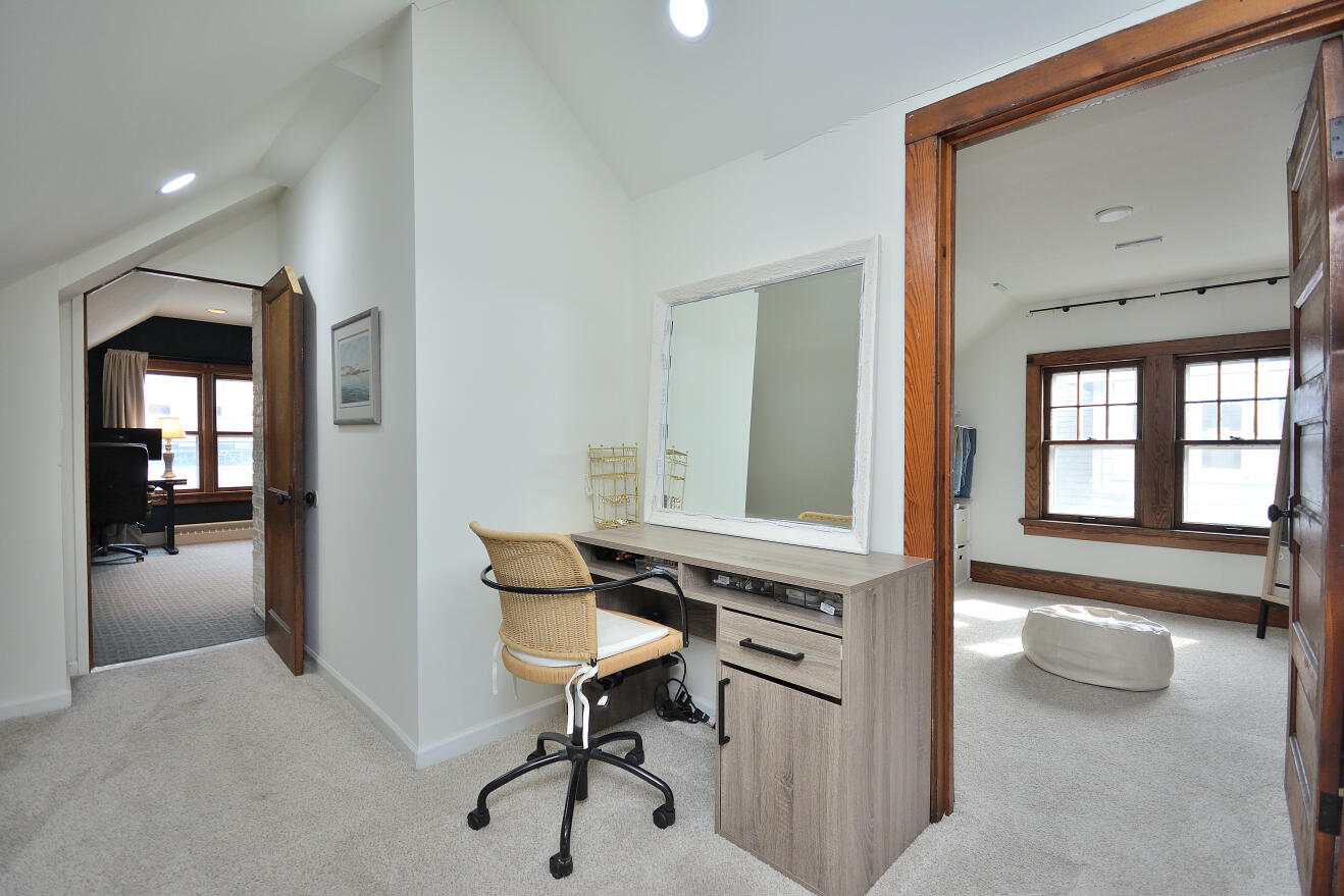 3316 North Cramer Street, Unit 3318 Milwaukee, WI 53211 - Photo 26 of 42 Upper Primary