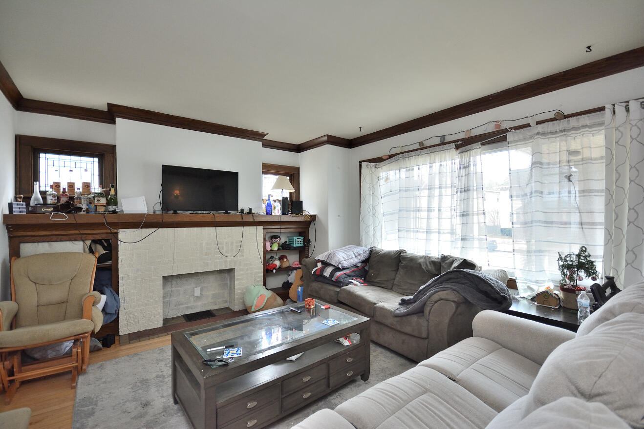 3316 North Cramer Street, Unit 3318 Milwaukee, WI 53211 - Photo 34 of 42 Lower Living Room