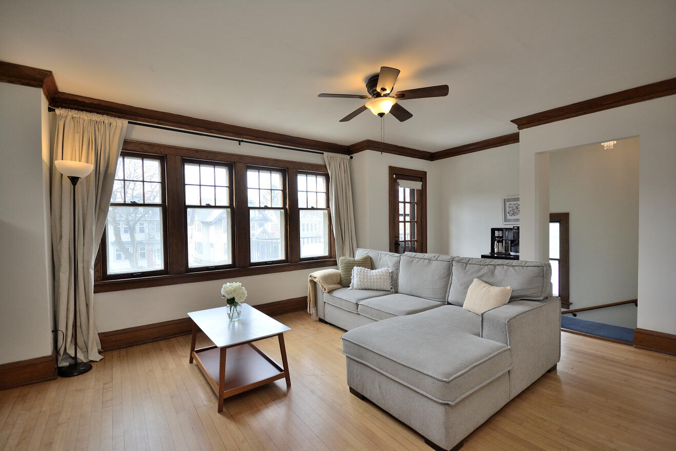 3316 North Cramer Street, Unit 3318 Milwaukee, WI 53211 - Photo 5 of 42 Upper Living Room