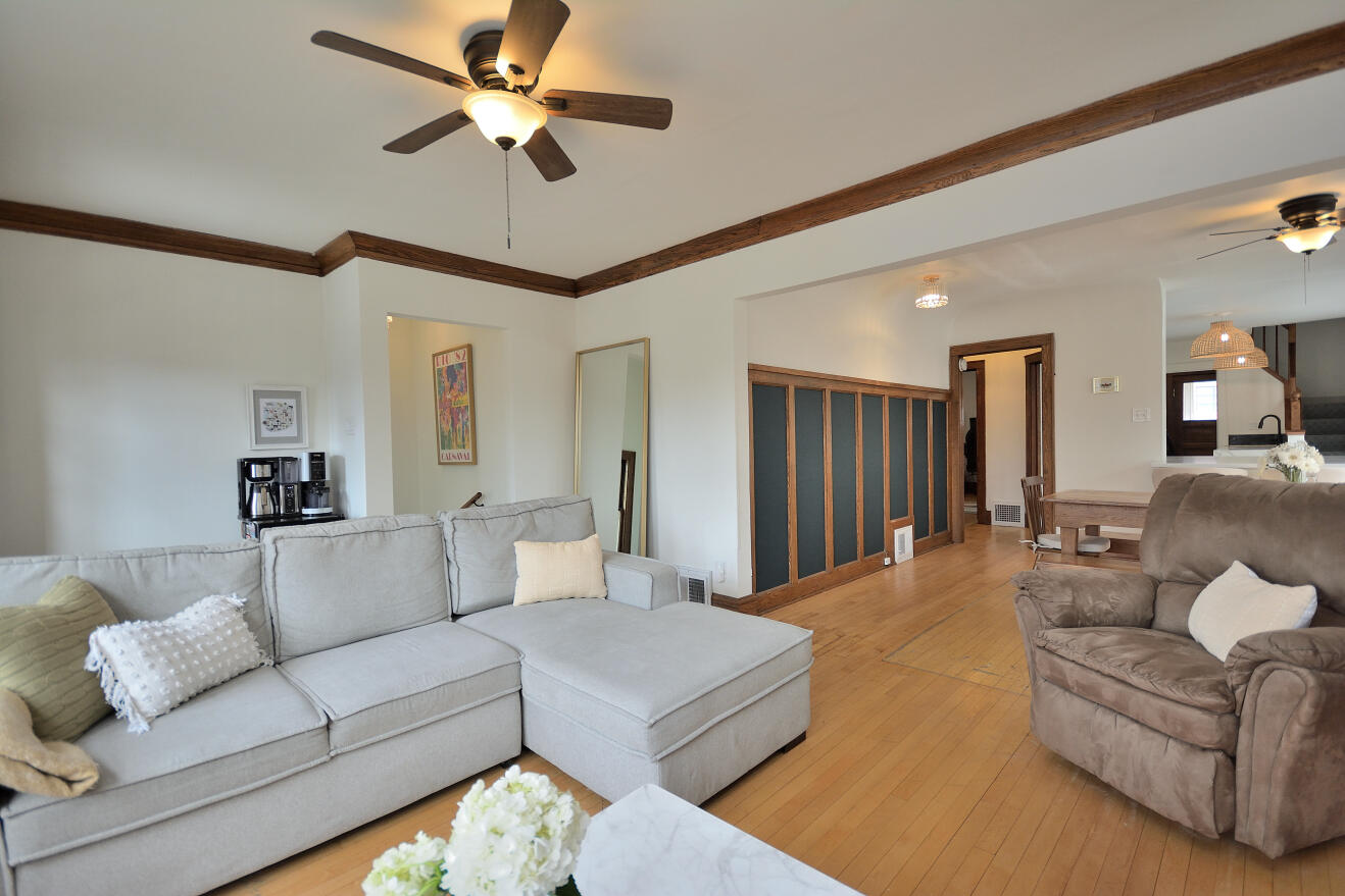 3316 North Cramer Street, Unit 3318 Milwaukee, WI 53211 - Photo 6 of 42 Upper Living Room