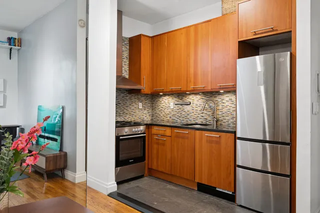 $489,000 | 321 East 89th Street, Unit 1G | Upper East Side