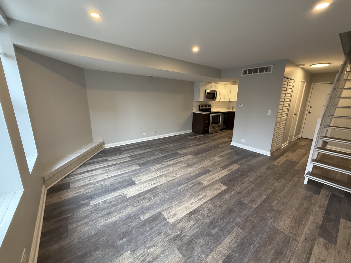 744 West Gordon Terrace, Unit 303 Chicago, IL 60613 - Photo 2 of 14 en empty room with wooden floor and stairs