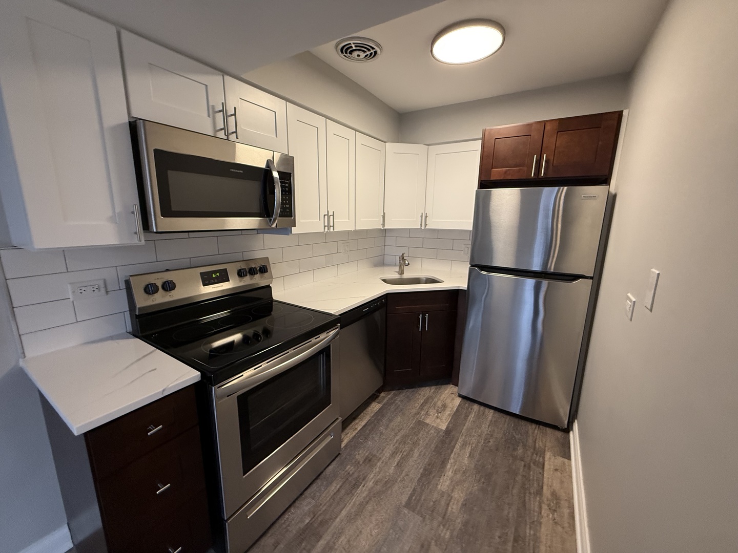 744 West Gordon Terrace, Unit 303 Chicago, IL 60613 - Photo 6 of 14 a kitchen with a refrigerator stove and microwave