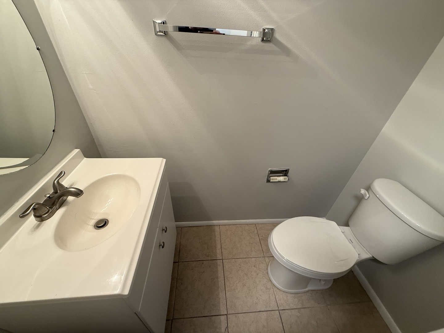 744 West Gordon Terrace, Unit 303 Chicago, IL 60613 - Photo 8 of 14 a bathroom with a sink and a toilet