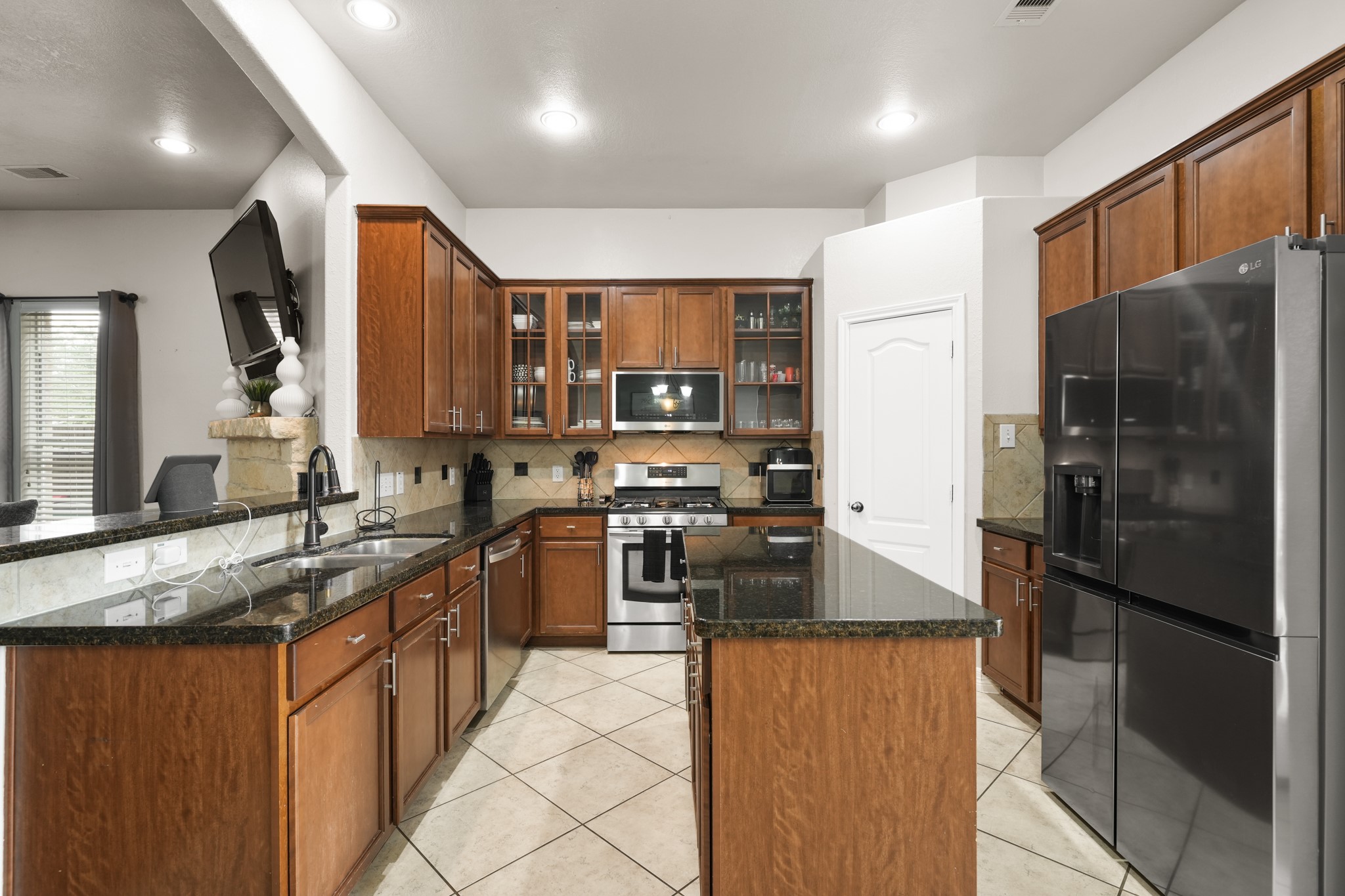 9411 Silver Ridge Drive Rosharon, TX 77583 - Photo 7 of 27