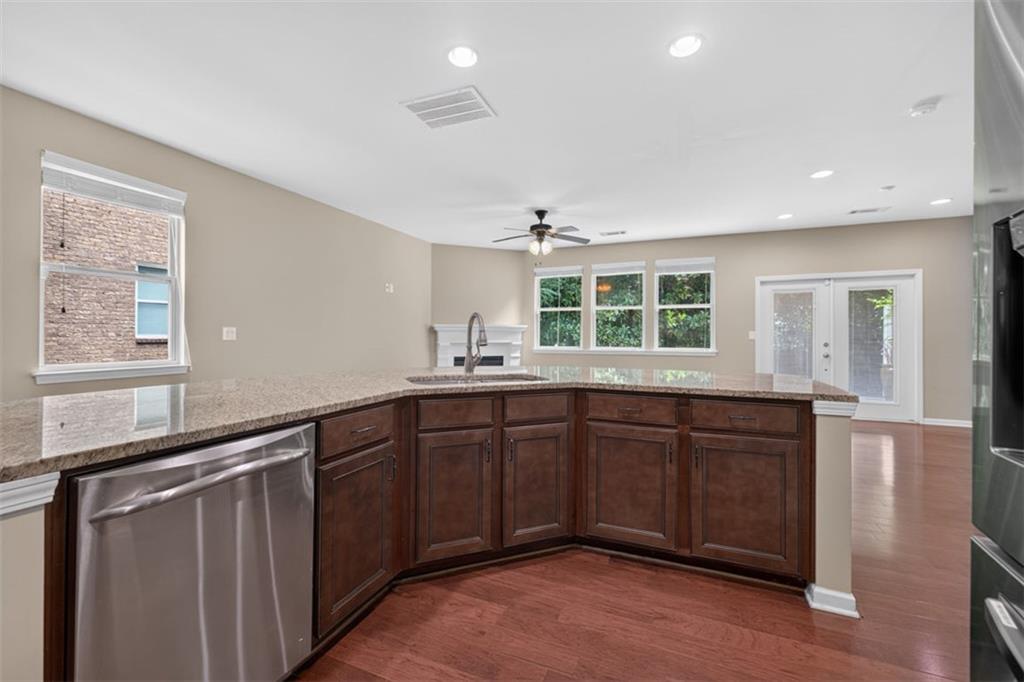 1572 Lenox Overlook Road Atlanta, GA 30329 - Photo 13 of 44