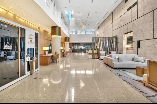 $5,500 | 6801 Collins Avenue, Unit 718, Miami Beach, FL 33141