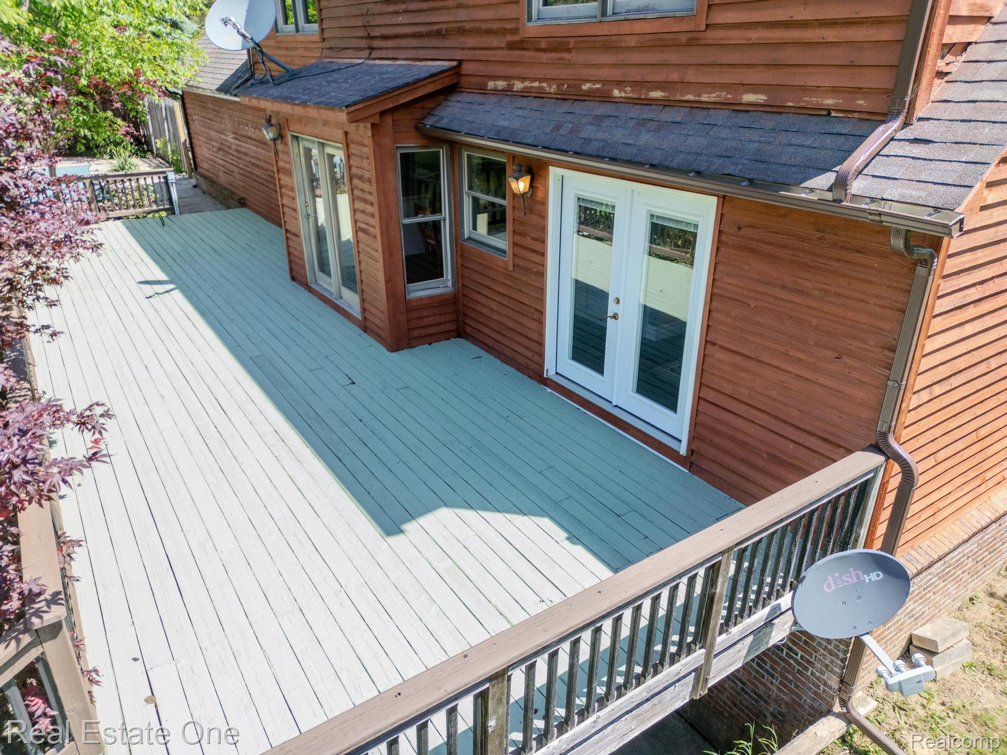 2700 Hadley Road Lapeer, MI 48446 - Photo 10 of 64 Deck re-stained this year