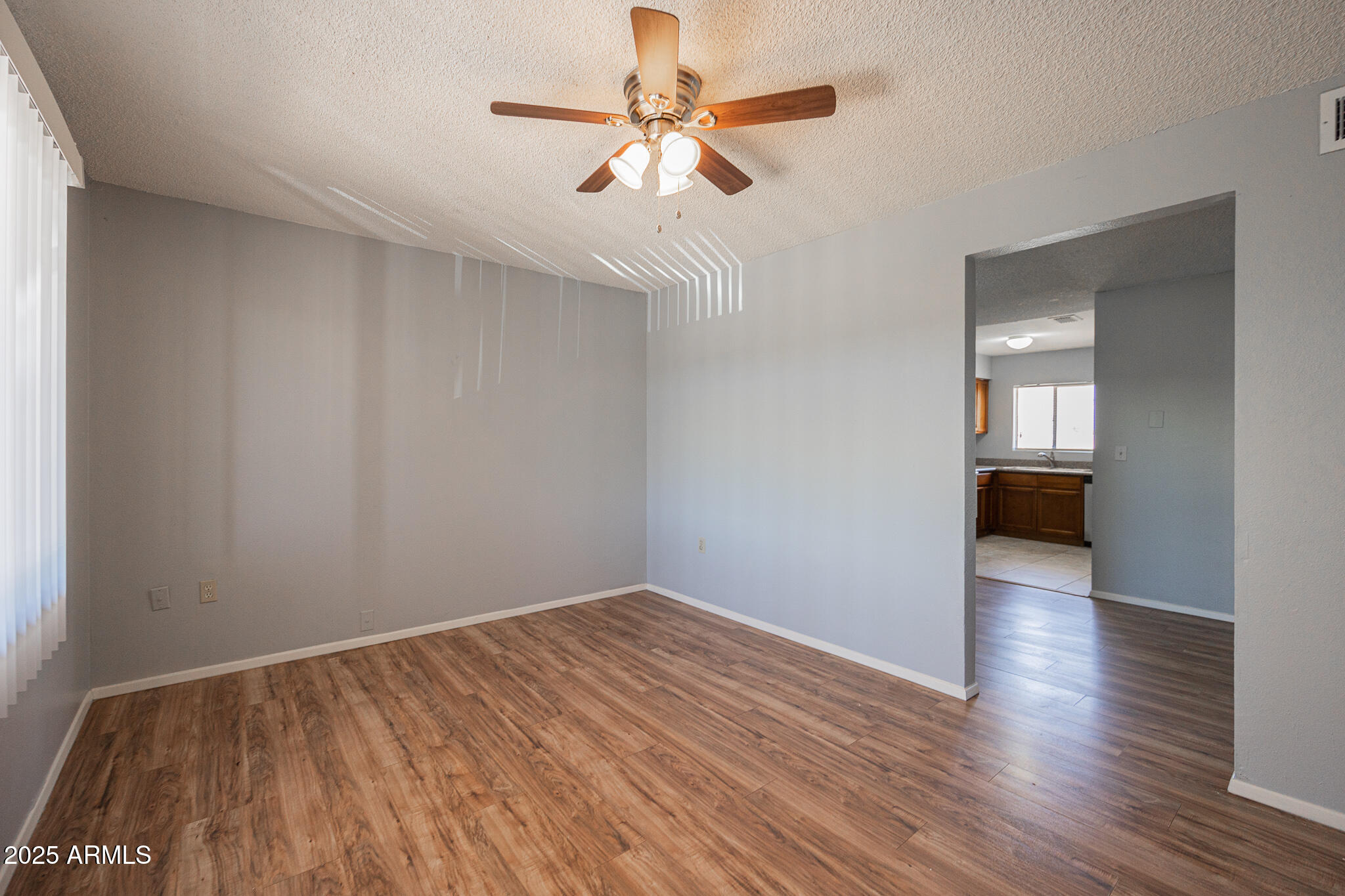 127 South Outpost Road, Unit 4 Apache Junction, AZ 85119 - Photo 2 of 14 B33A3098