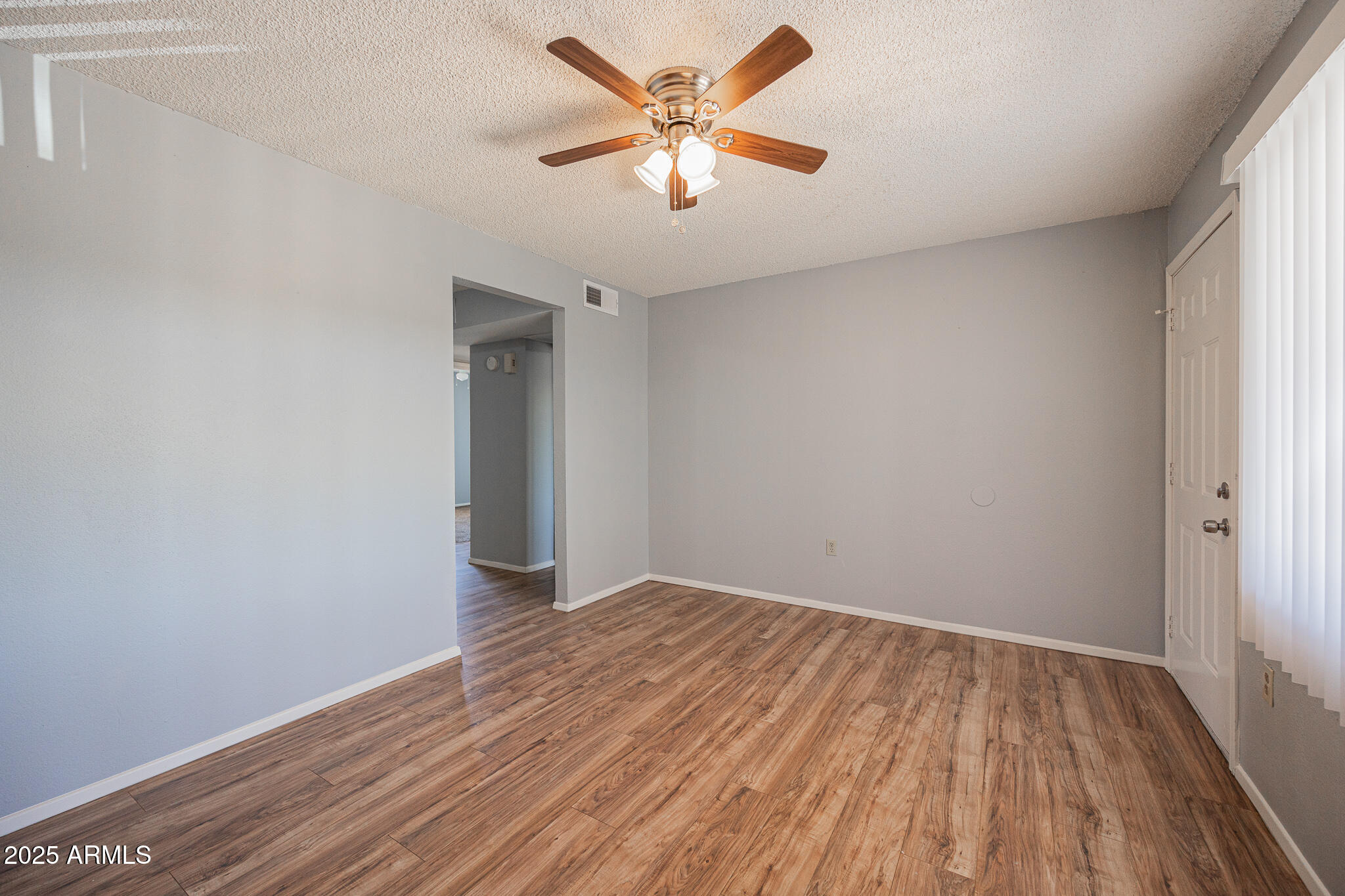 127 South Outpost Road, Unit 4 Apache Junction, AZ 85119 - Photo 3 of 14 B33A3099