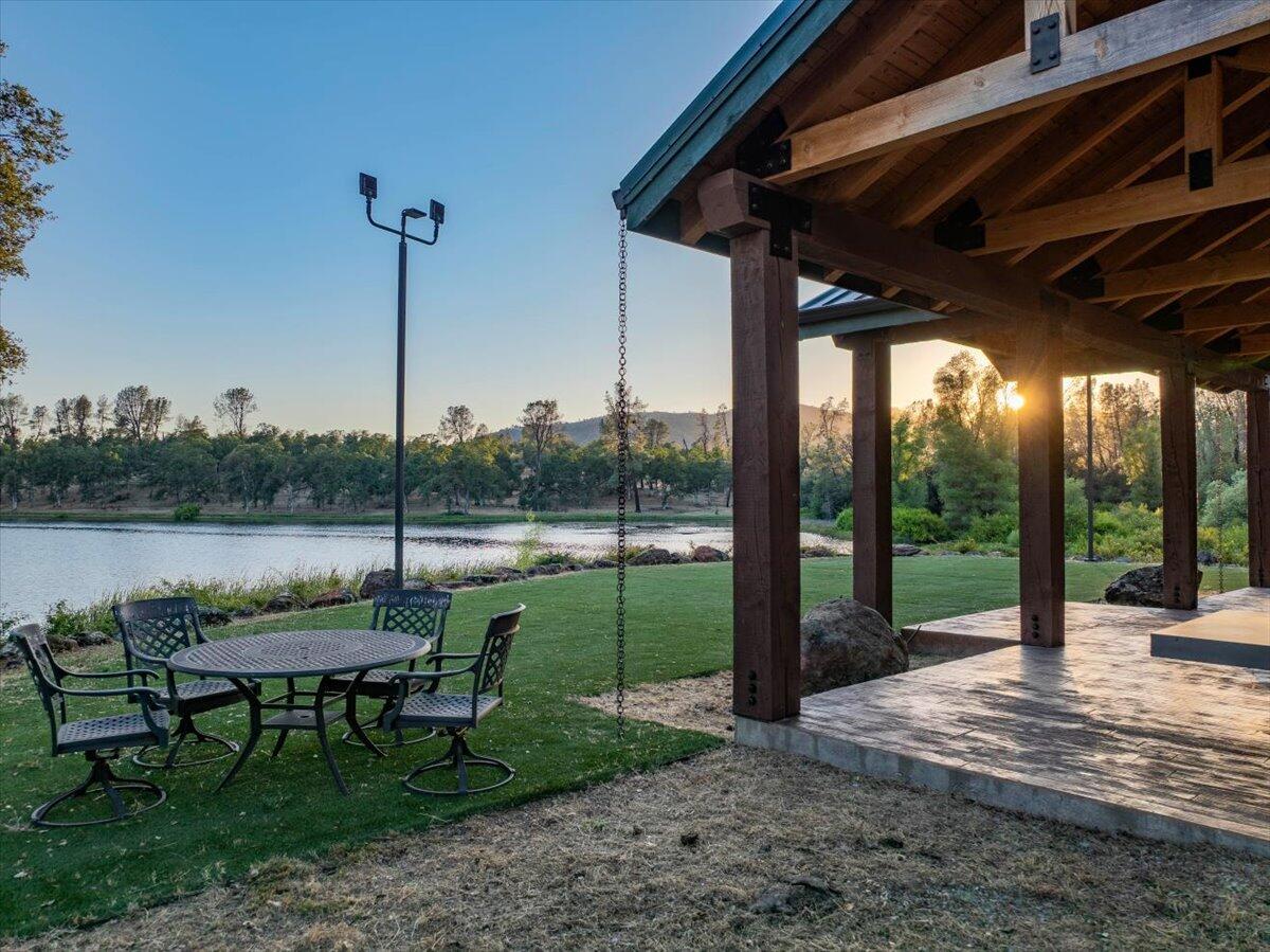 8499 Simmons Road Redding, CA 96001 - Photo 9 of 33 33-8499 Simmons Rd - 070926ET-23