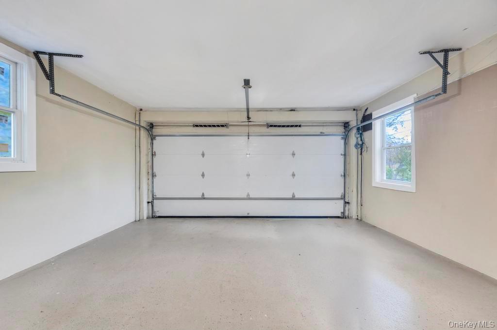 9 Sycamore Drive Great Neck, NY 11021 - Photo 42 of 49