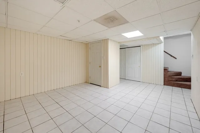 a view of a livingroom with an entryway