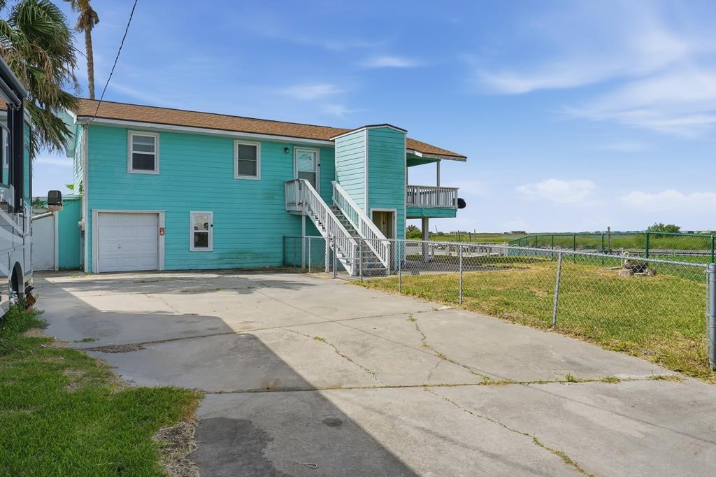 554 Copano Cove Road Rockport, TX 78382 - Photo 7 of 40