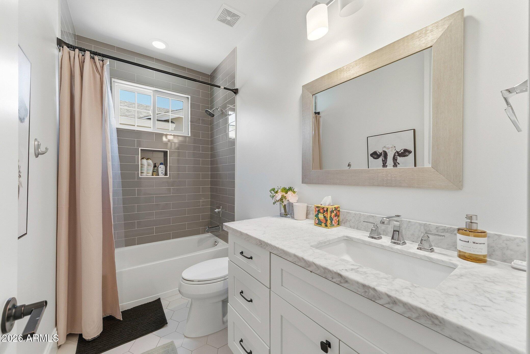 3655 East Piccadilly Road Phoenix, AZ 85018 - Photo 20 of 35 Bathroom 2