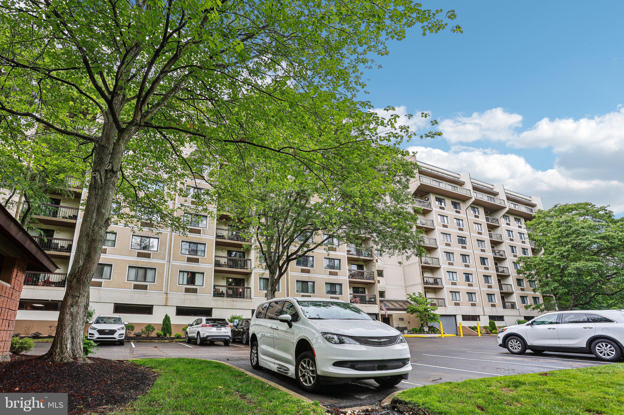 700 Avondale Road, Unit PH12 Wallingford, PA 19086 - Photo 4 of 43 Gallery Image 4