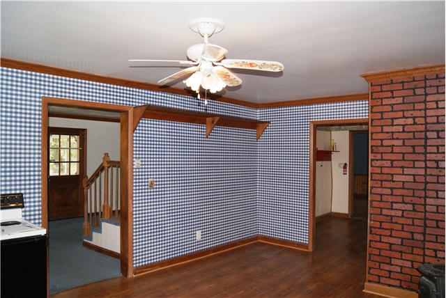 460 South Ray Road Portland, TN 37148 - Photo 6 of 20 Sturdy shelf perfect for displaying collectibles.