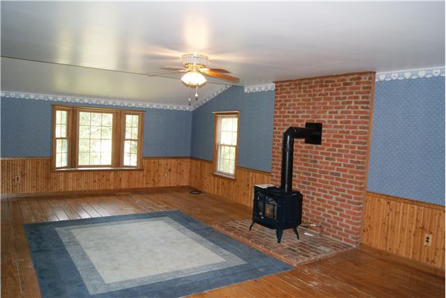 460 South Ray Road Portland, TN 37148 - Photo 7 of 20 The family room fits any family size.