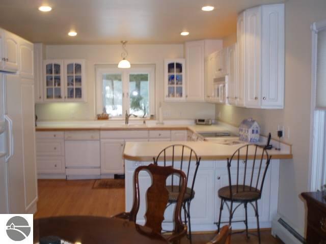 6297 Deepwater Point Road Williamsburg, MI 49690 - Photo 7 of 25 1728433-6.JPG