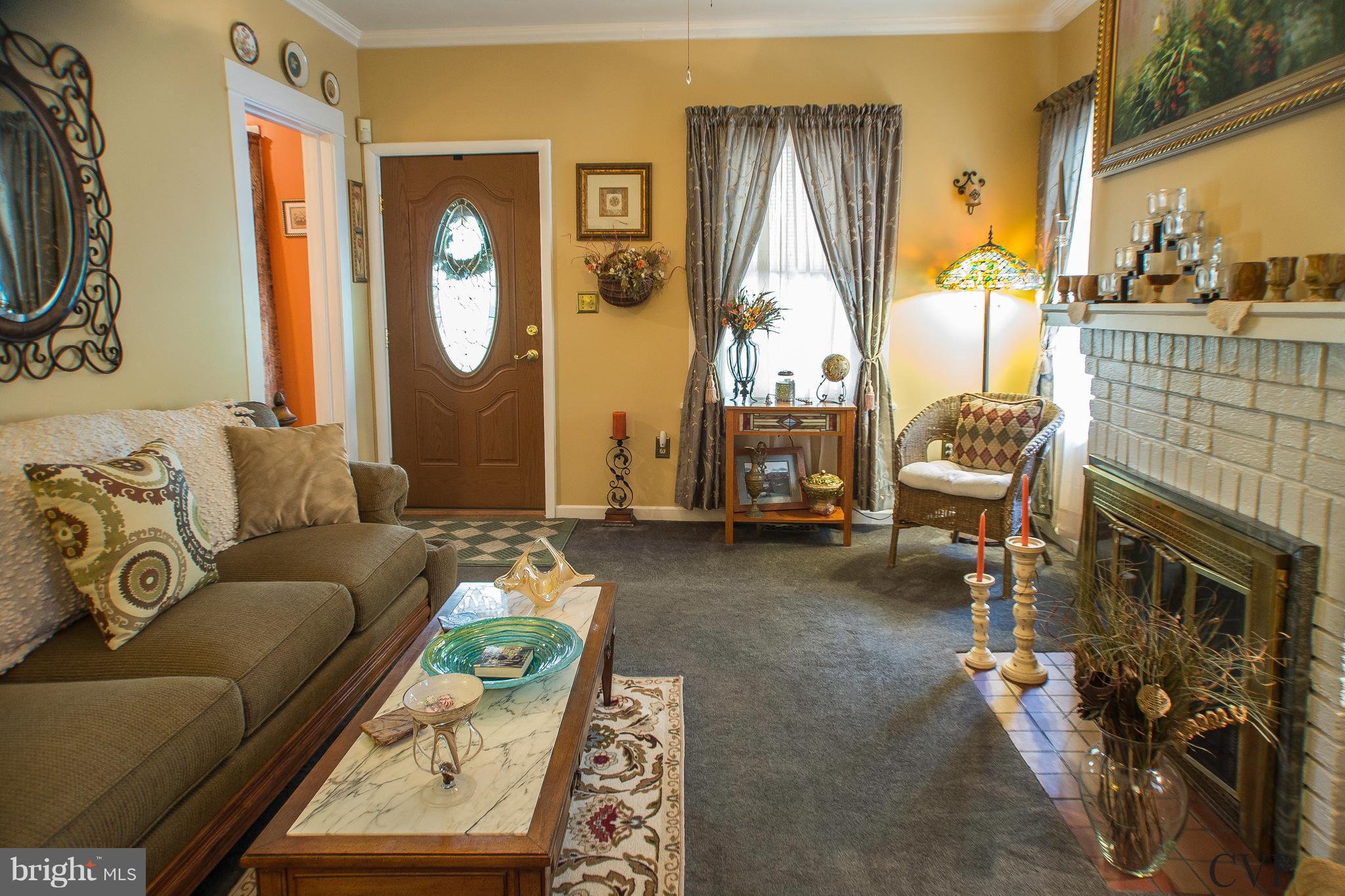 903 Braddock Road Cumberland, MD 21502 - Photo 20 of 27 Living Room