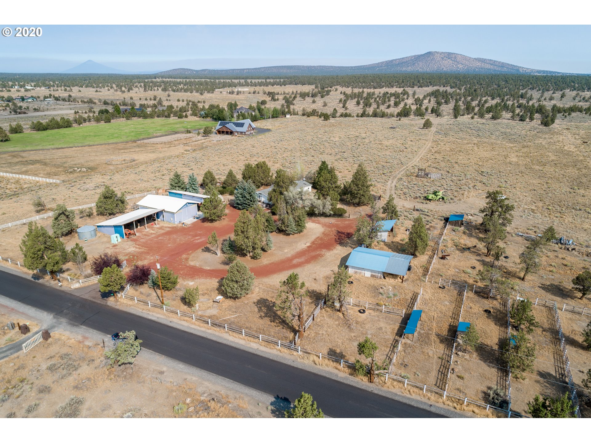 20550 Harper Road Bend, OR 97703 - Photo 9 of 29 Gallery Image 9