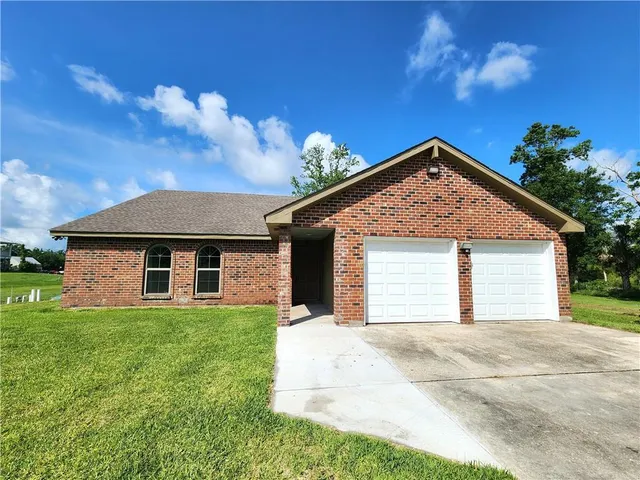 $3,400 | 12801 River Road, New Orleans, LA 70131