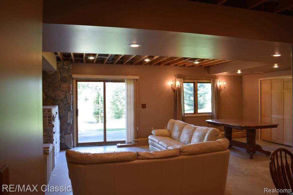 4652 Burgess Road Pinckney, MI 48169 - Photo 34 of 48 DSC_0103.jpg