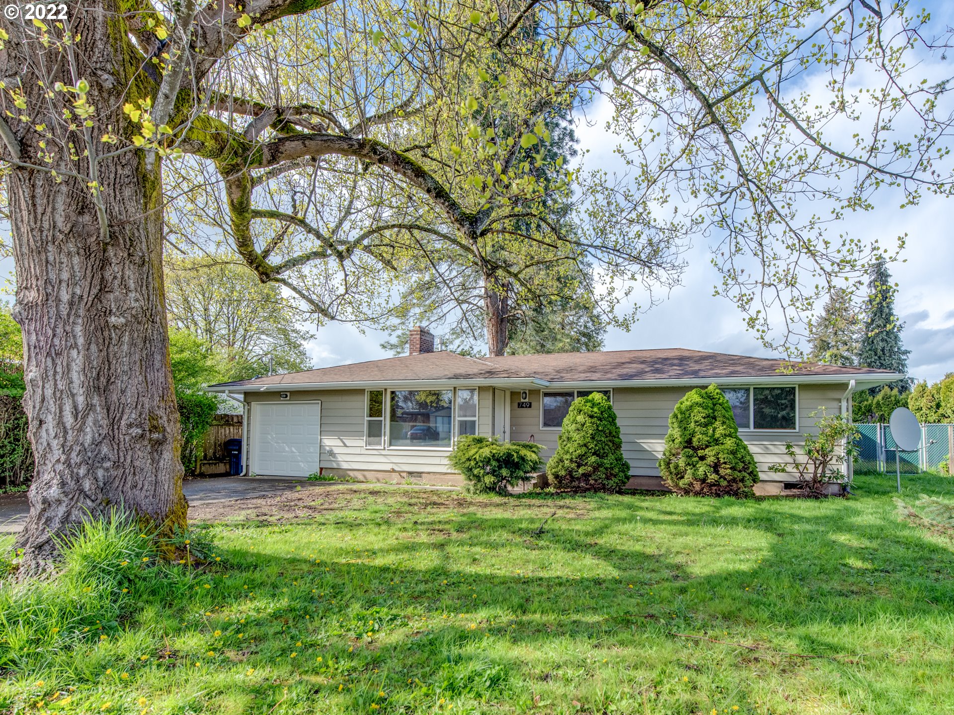 749 Maxwell Road Eugene, OR 97404 - Photo 1 of 24 Gallery Image 1
