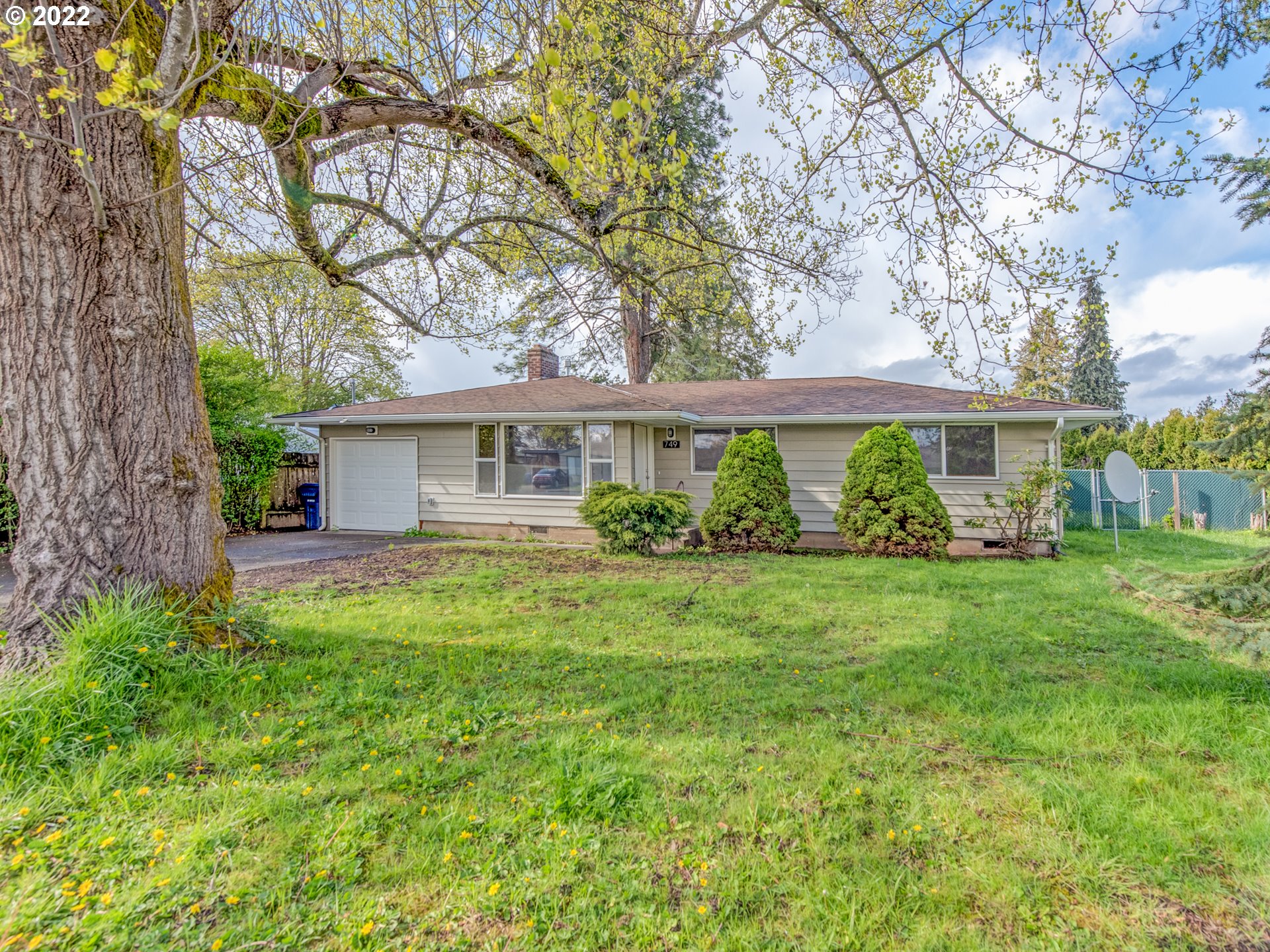749 Maxwell Road Eugene, OR 97404 - Photo 2 of 24 Gallery Image 2
